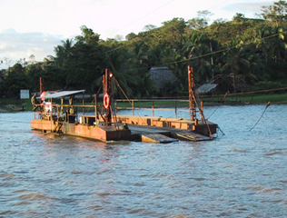 Ferry across Rio Coto